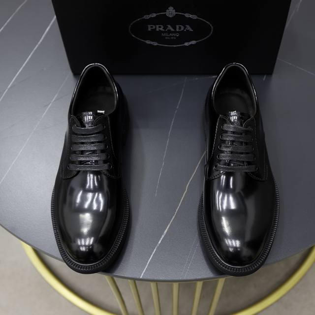 出厂价： 顶级原单 品牌：Prada 普拉达 标准码：男码38 44 45可以定做 等级：官网同款 材料：原版牛皮面 牛皮内里 原版耐磨柔软大底 款式类别：商务